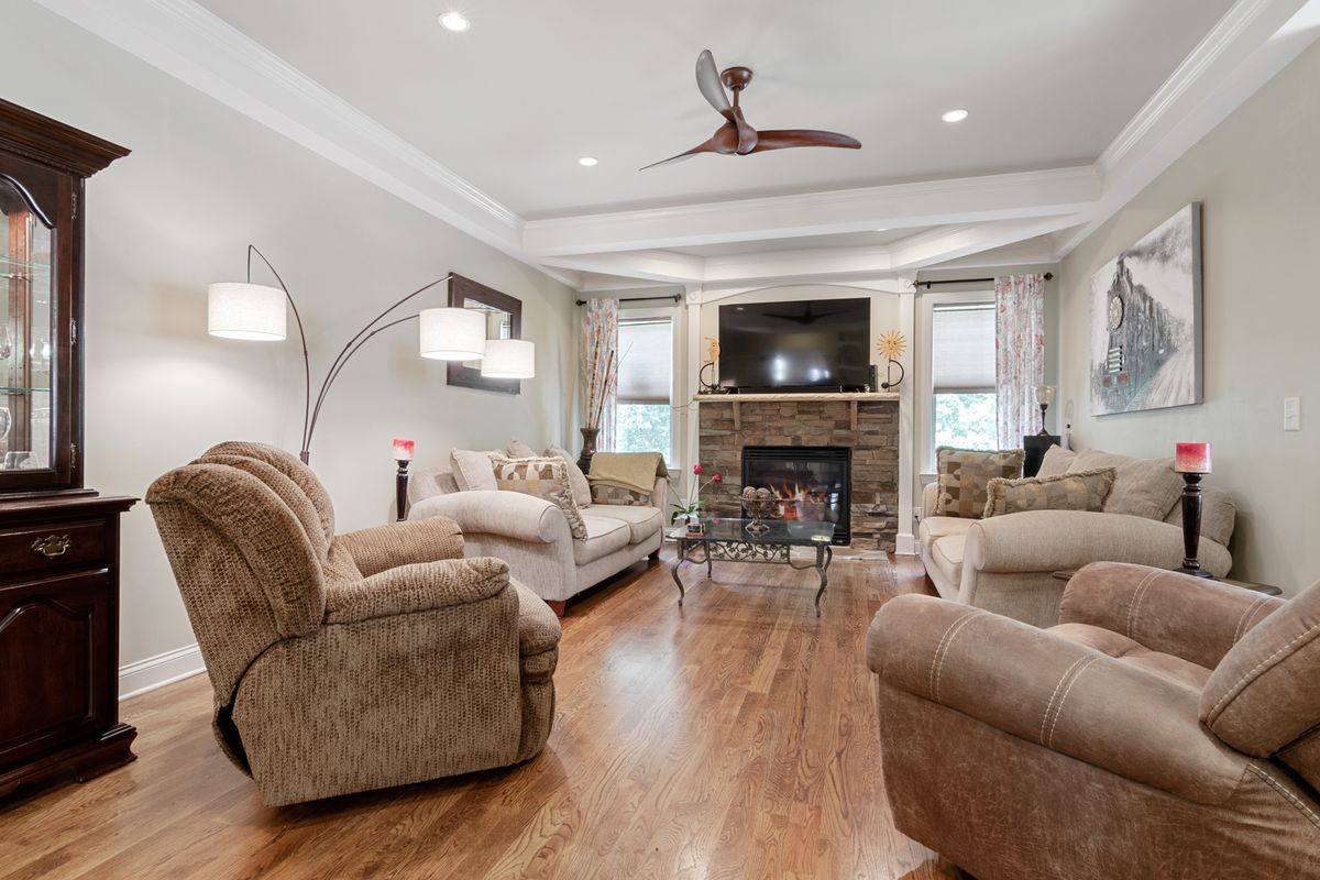 Smooth white ceiling with crown molding in a bright living room — the finished look after popcorn ceiling removal and repainting